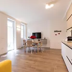 West Milan - Modern And Comfortable Apartment